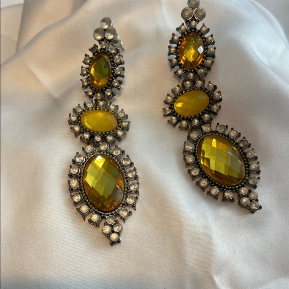 None Jewelry - Elegant Gold and Silver Statement Earrings